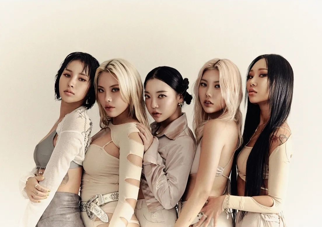 grigo_ent's tweet photo. 세젤멋 세젤쁨 저세상 힙함,, 온갖 수식어는 다 붙여야 할🔥
라치카 뉴 프로필 다들 보셨나요❓
(보셨더라도 두번 세번 N번 봐야죠🧐❤️‍🔥)

#라치카 #LACHICA #가비 #GABEE #리안 #RIAN #리안 #SIMEEZ #피넛 #PEANUT #에이치원 #H1 https://t.co/24NNy17hR3