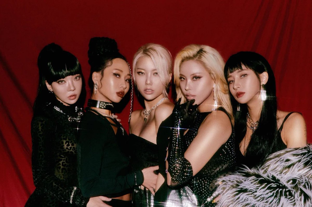 grigo_ent's tweet photo. 세젤멋 세젤쁨 저세상 힙함,, 온갖 수식어는 다 붙여야 할🔥
라치카 뉴 프로필 다들 보셨나요❓
(보셨더라도 두번 세번 N번 봐야죠🧐❤️‍🔥)

#라치카 #LACHICA #가비 #GABEE #리안 #RIAN #리안 #SIMEEZ #피넛 #PEANUT #에이치원 #H1 https://t.co/24NNy17hR3