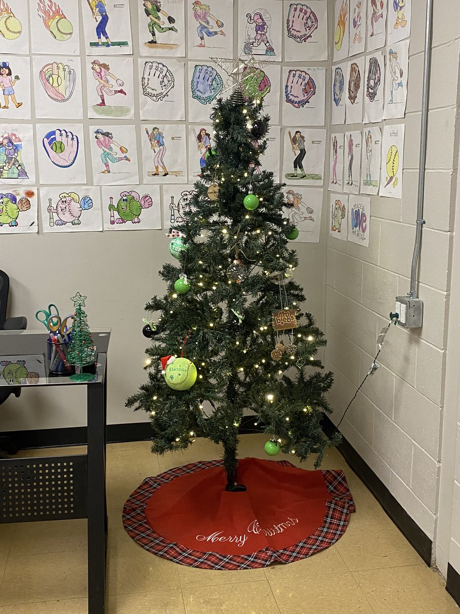 KMGSA's tweet photo. Our tree at the Klassics Turfhouse is looking a little bare. We are now accepting handmade ornaments for our tree! Anyone is welcome. Please make us one and place it on the tree the next time your at the Turfhouse! https://t.co/QH5sLd4pNZ