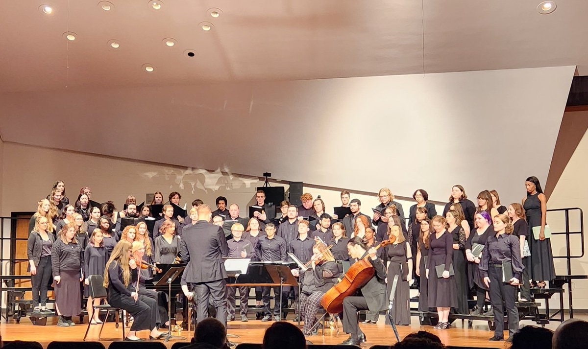 UCM President Roger Best (@ucmpresident) on Twitter photo Incredible performances by the <a href="/UCentralMO/">University of Central Missouri</a> Concert and Collegiate Choirs during Night 2 of the First Lady's Holiday Concert Series. #LoveMusic #ChooseUCM Incredible performances by the <a href="/UCentralMO/">University of Central Missouri</a> Concert and Collegiate Choirs during Night 2 of the First Lady's Holiday Concert Series. #LoveMusic #ChooseUCM
