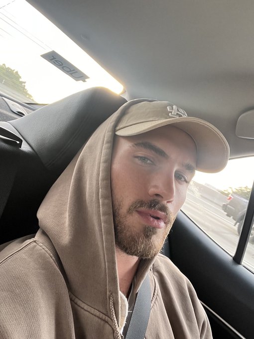 baby, it&rsquo;s cold outside https://t.co/BgRl0ZSPX2