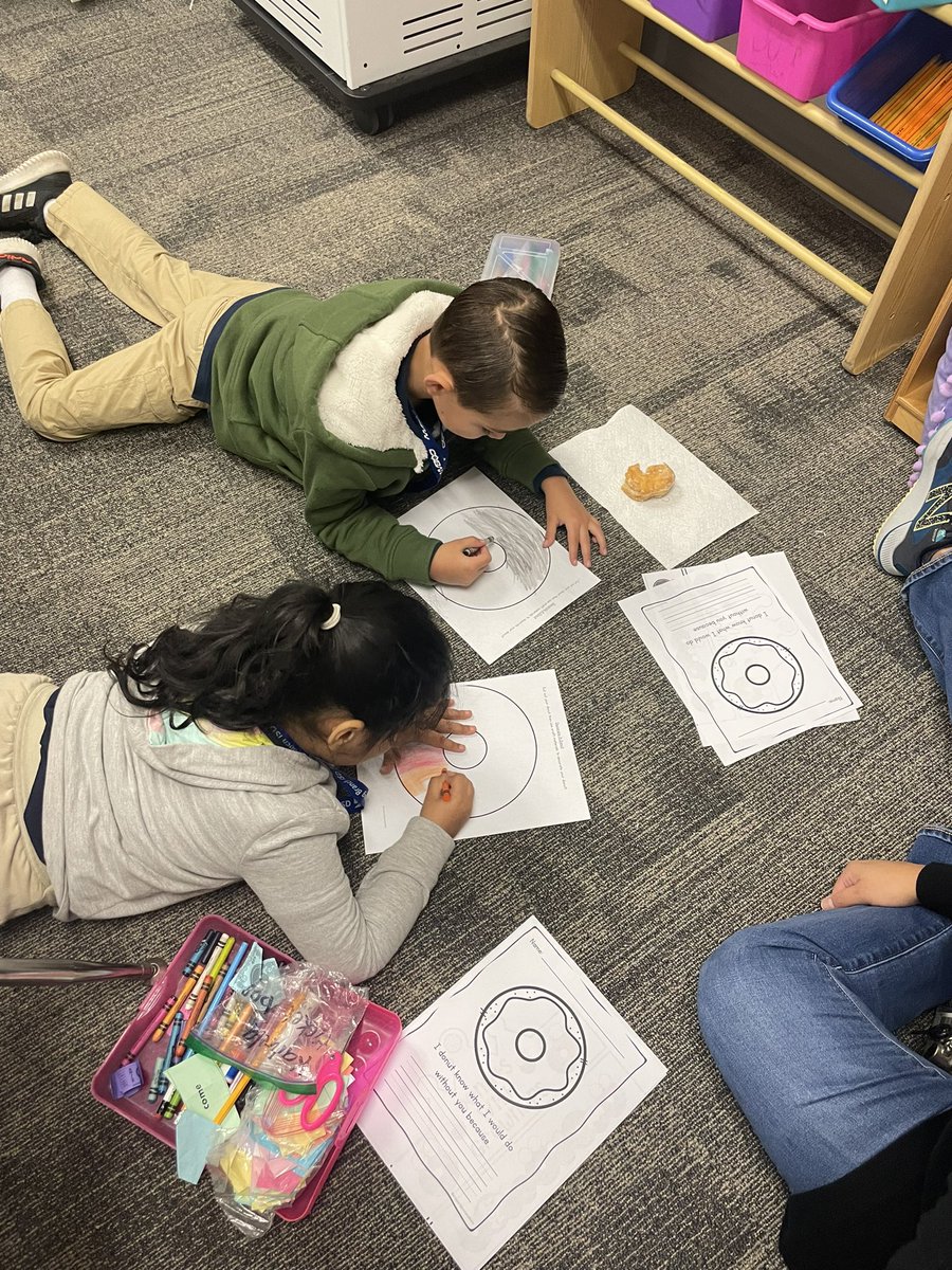 🍩s with Grown-ups!! Students were able to read, play sight word games, and decorate donuts with their parents or special teachers!! It’s was a fun and delicious morning🍩