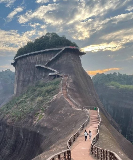 NGHHJ10's tweet photo. Travel does not care about the destination, but about the people and things along the way, as well as those beautiful memories and scenery. https://t.co/gfPKGv0nIy