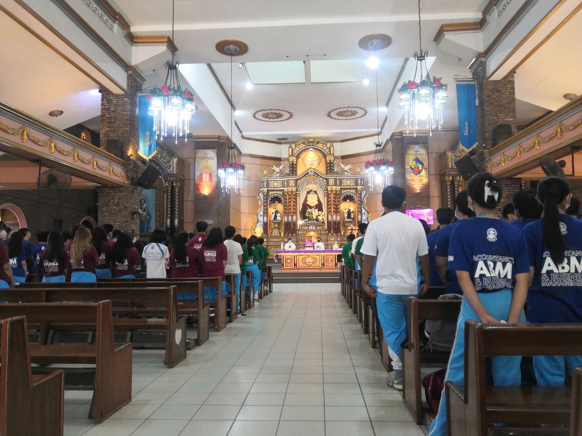 IAmAranzan's tweet photo. Nagsisimula na ang Misa para sa unang Biyernes sa Buwan ng Disyembre sa pangunguna ni Fr. Marc Anthony Ramos.
#FirstFridayMass #AranzazuEvents https://t.co/HLRT9ZWjpl