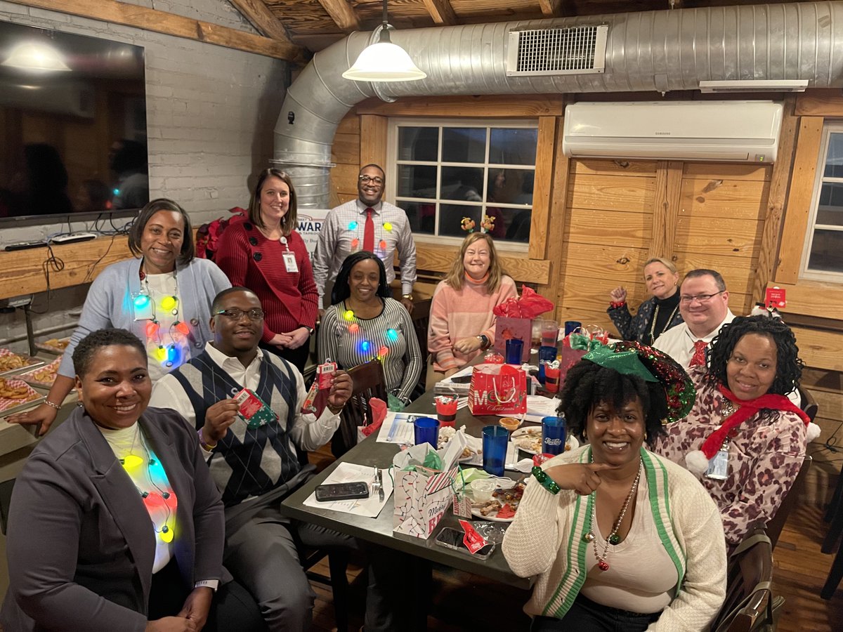 stevelassiter's tweet image. @tdavenport25, principal at Wahl-Coates Elementary School led our Beginning Principal PLN tonight. We discussed John Hattie’s effect size with a Dirty Santa twist…so much fun! @PCS_NC love supporting our school leaders!  #LeadLive #PCSRocks