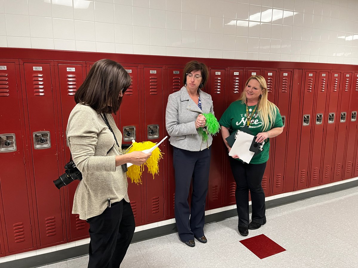 Congratulations to Ms. Gitski for being nominated and selected for the EPSD PRIDE Award!  She goes above and beyond for her students and cares deeply for her colleagues and the school.  Well done and well deserved! ❤️