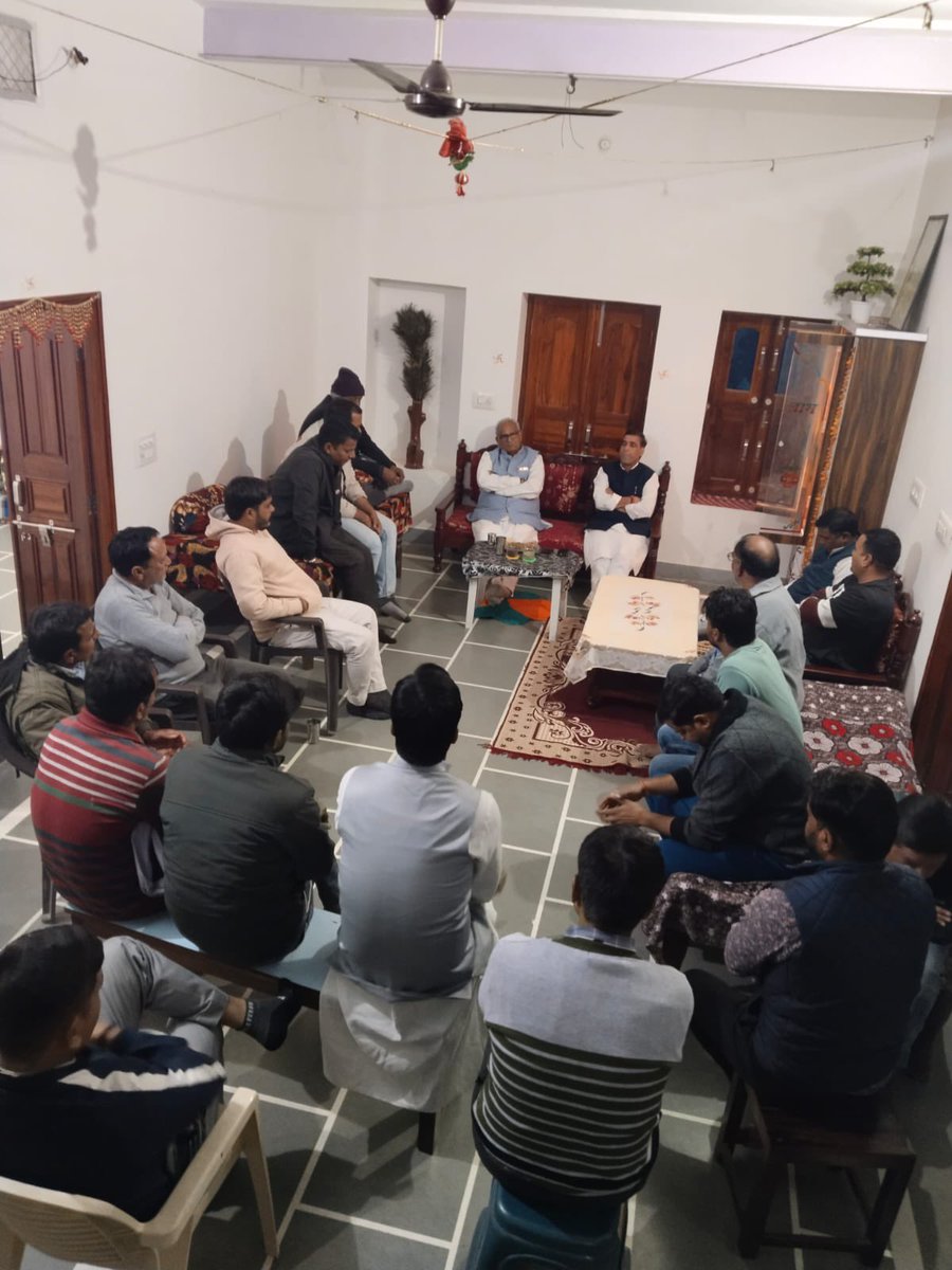 AshokSaini_BJP's tweet photo. सरदारशहर उप चुनावों में एक दिवसीय प्रवास पर पधारे राज्यसभा सांसद श्री राजेन्द्र जी गहलोत का माली समाज द्वारा स्वागत...
सभी समाज बंधुओं ने उप ���ुनावों में भाजपा के समर्थन का वादा किया...@Rajendra4BJP @JPNadda @DrSatishPoonia @madhorambjp @chshekharbjp @Rajendra_Gehlot https://t.co/NhjGVkU7kL