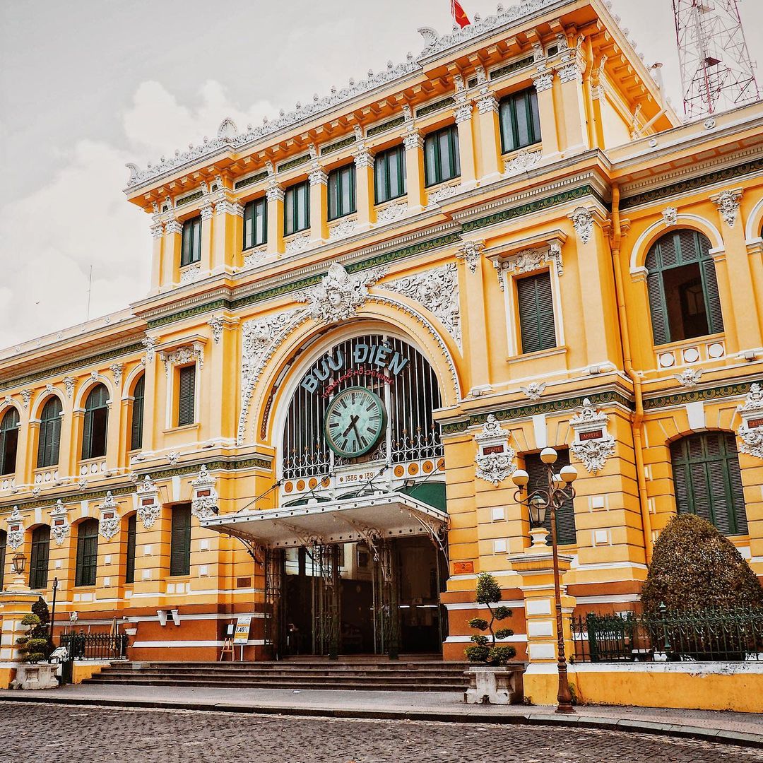 TravelSenseAsia's tweet photo. The Central Post Office is a must visited place in Ho Chi Minh city, also known as Saigon. It is the most iconic building of French colonial architecture in Vietnam.
#TravelSenseAsia #VietNamtravel #TravelToVietnam #Vietnam #Tourism #TSA #HoChiMinhcity #centralpostoffice https://t.co/ML063iq4xC