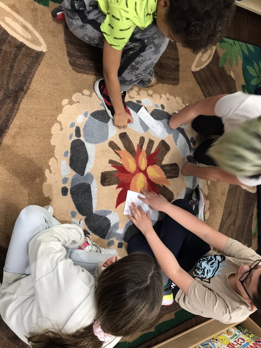 Grade 5 students learned about informational text structures with <a href="/piketeaches/">Kate Pike</a> in the Learning Commons today. Then Ss worked in small groups to identify text structures by finding signal words that are found in each text structure. <a href="/Alidajill/">Alida</a> @LifeInTheLLC #rvsed #abed #rvslit