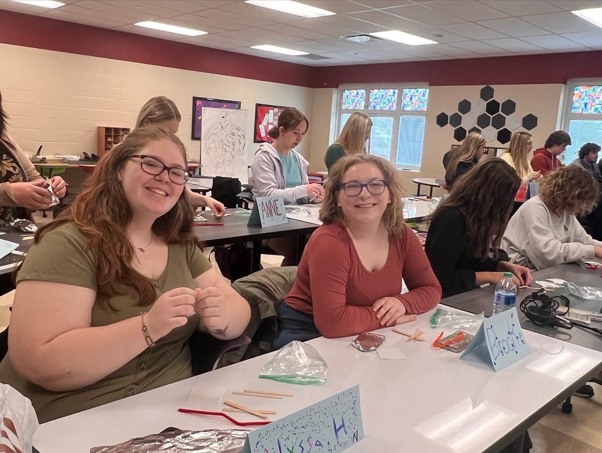 Teacher Academy was happy to host Dr. Testa from Kent State University to present programming and scholarship opportunities, as well as a fun hands-on Teacher activity! 🍎