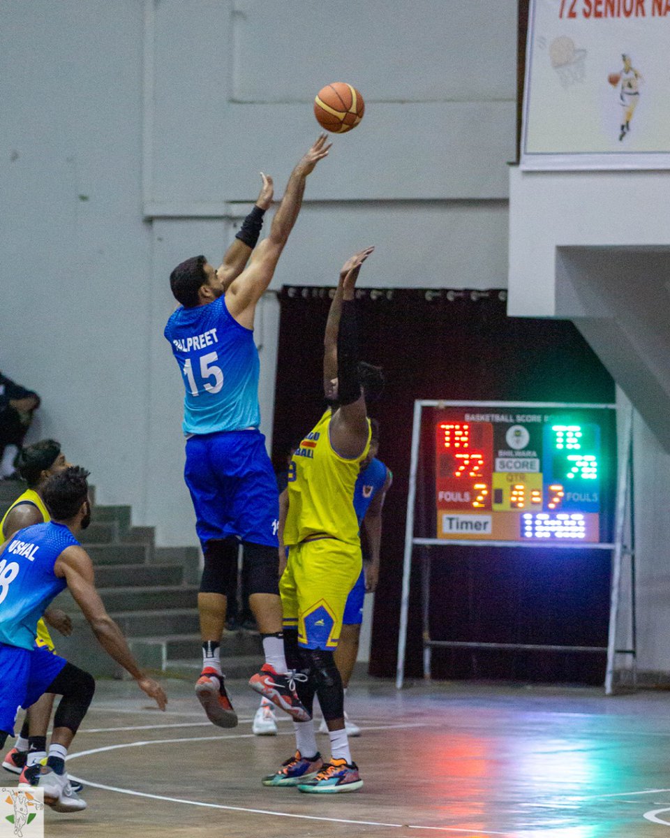 sidbreakball's tweet photo. One of India's most explosive players has won over the Rajasthan crowd. While @palpreet15's blocks and dunks get the fans going, they were cheering on his fadeaway here, shots that kept Indian Railways in the mix vs Tamil Nadu in a back and forth contest which they lost 86-76. https://t.co/7nFsV4aTel