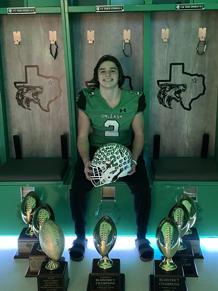 KodiCrane's tweet photo. #PLAYER #OfferHim numerous Foxes were a part of these #GoldBalls but @cadenlemmon is a dynamic player w/ the ball, leader, explosive, competitor (4 sport athlete) &amp; #FoxFast He will be a #PLAYER on the next level. It was an honor! @FoxUnleash @CaddoMillsISD @luke__allison https://t.co/llZ6AKWZAB
