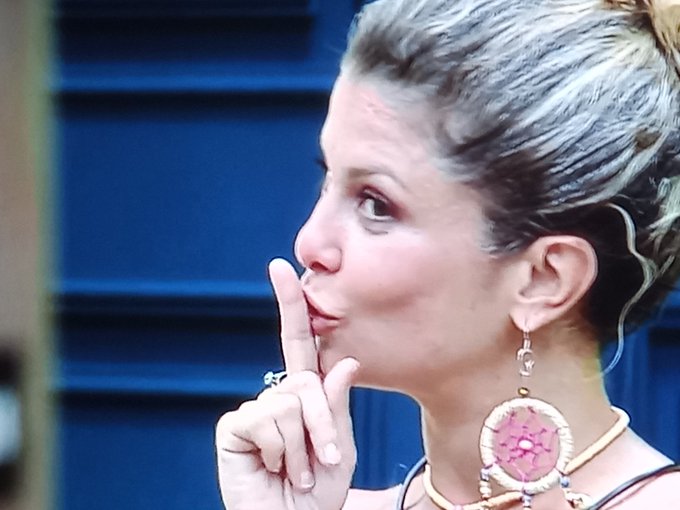 Uhuuuuuuuuu conseguimos
Babi na Roça falsa.
@AFazenda14of