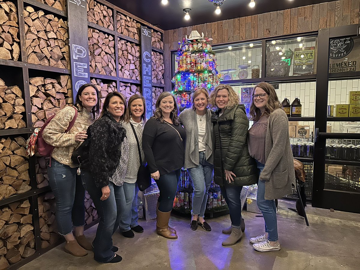atorreseducator's tweet photo. So grateful that my admin let me attend my favorite conference!! So many things to learn and implement. TAGT giftED22. Plus I get to spend time with my SA Northside friends ❤️#giftEd22 #HilltopElem https://t.co/8kOIIHhep7