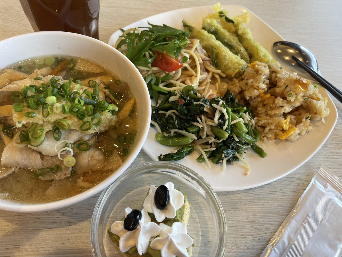wbshingu's tweet photo. ちょっと早めの今日のお昼ごはん
12月から豚汁復活しました☺️☺️☺️

生姜もたっぷり入れてます
あったまる…そして眠い🥱 https://t.co/qsggxMz4Tb