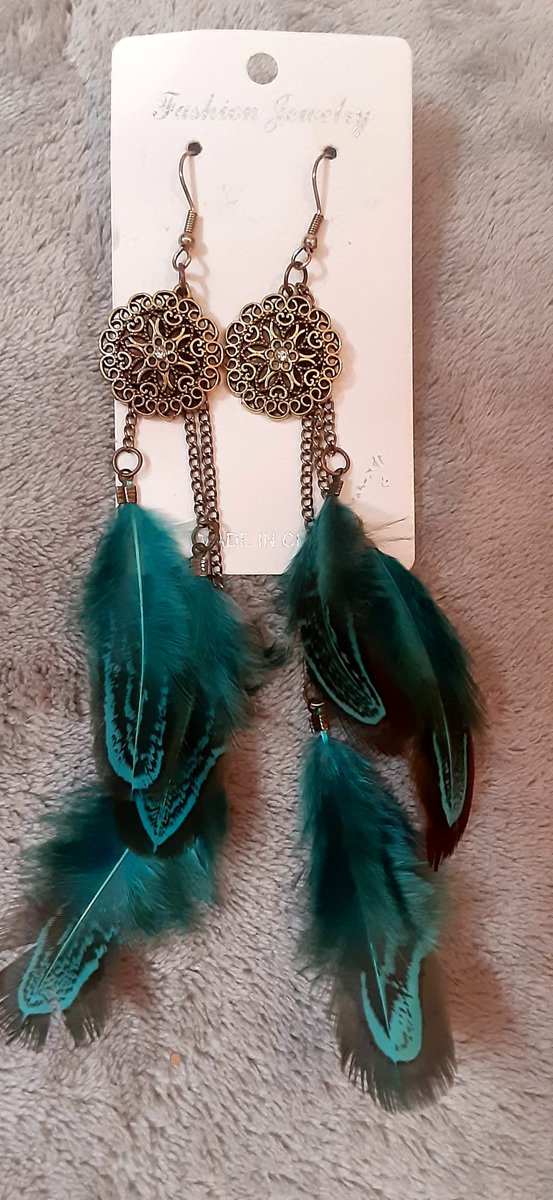 LauraPaparazzi's tweet photo. Follow me, I'll be funny...Totally Retro light weight long dangle earrings with dream catcher design. Like and retweet #retro #laurarocks #laurarocksjewelry #holidayshopping https://t.co/tzqajAvHOh