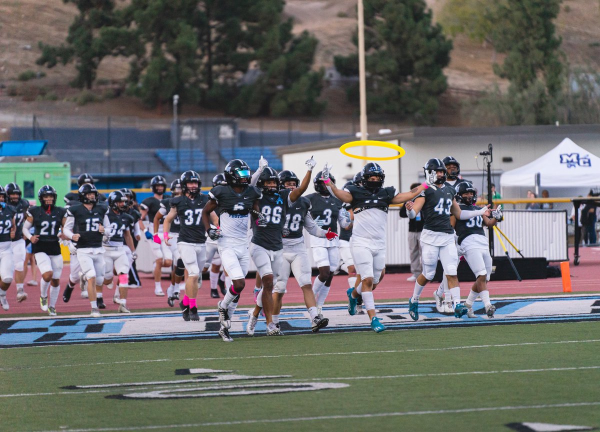 💪6’0 220                               ⭐️MLB,OLB                                              #️⃣ 11/33                                                    📍Moorpark college (Cali Juco)             📝Freshman SZN highlights show some love please🙏 hudl.com/v/2JGDz1