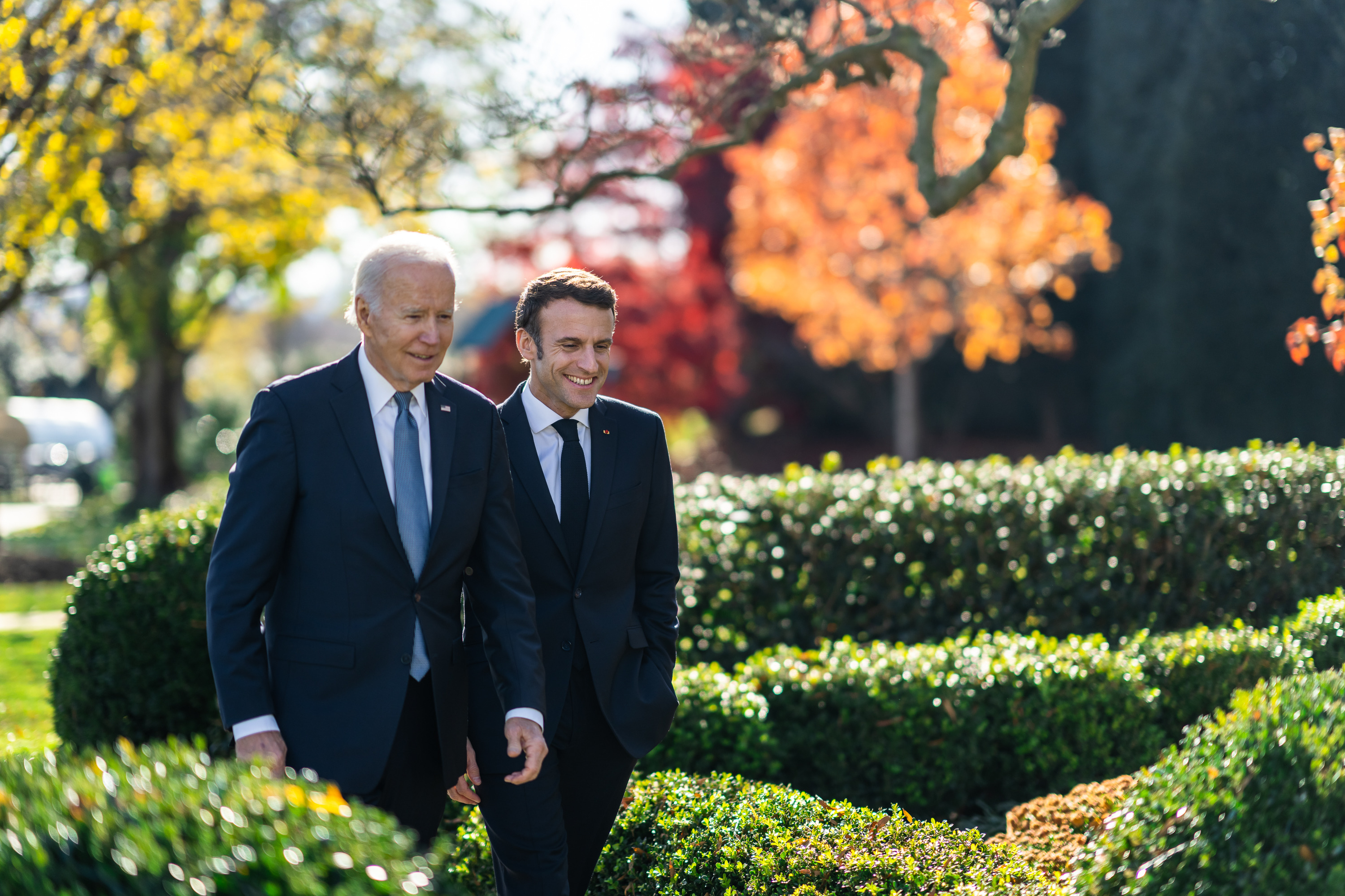 President Biden and President Macron walk outside.