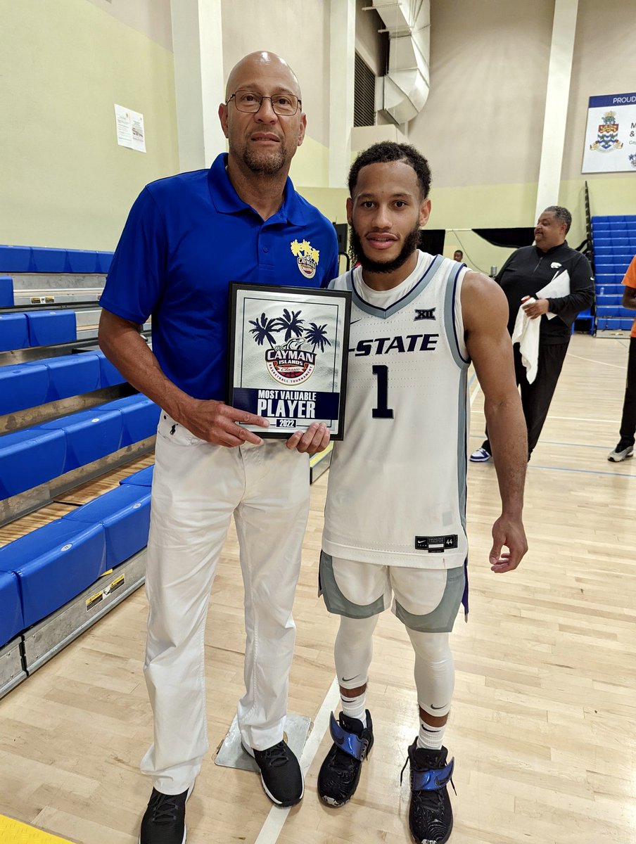 CaymanClassic's tweet photo. Congratulations to @MrNewYorkCityy for being named the 2022 #CaymanIslandsClassic #MVP 🏆🔥🏀 Great job!! (#CaymanClassic CEO @JoeWright2020 with #MarkquisNowell) #KStateMB #EMAW #MarkquisNowell https://t.co/d4xviuXvUR