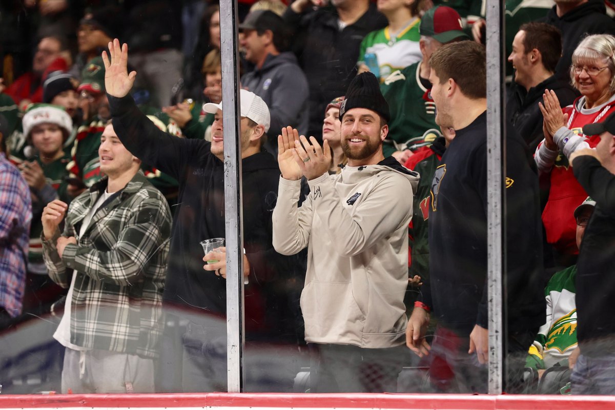 NHL's tweet photo. A lil' Minnesota crossover for ya.

@Vikings x @mnwild 🏈🏒 

📺: @ESPNPlus ➡️ https://t.co/C7QHMOUAOr https://t.co/jkBjE0jwLi