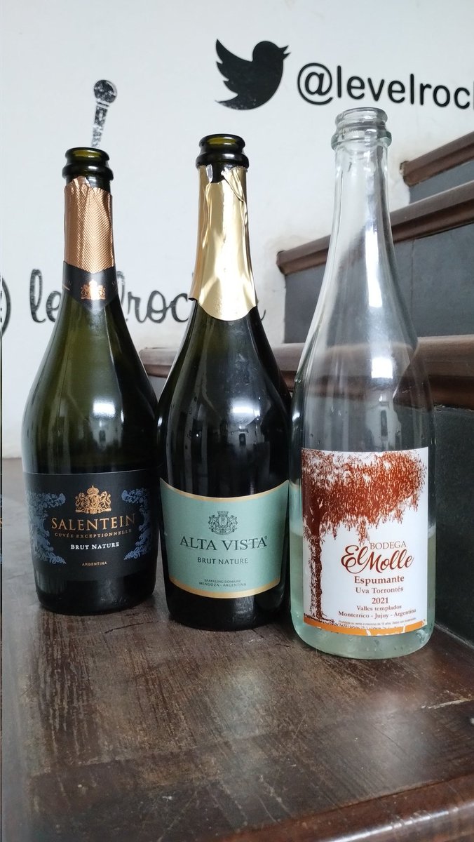 vidandroll's tweet photo. Tradicional champañada de fin de temporada de V&amp;R con #BodegaElMolle, @bodegaaltavista y @BodegaSalentein 🍾 https://t.co/7V78AnSKrp