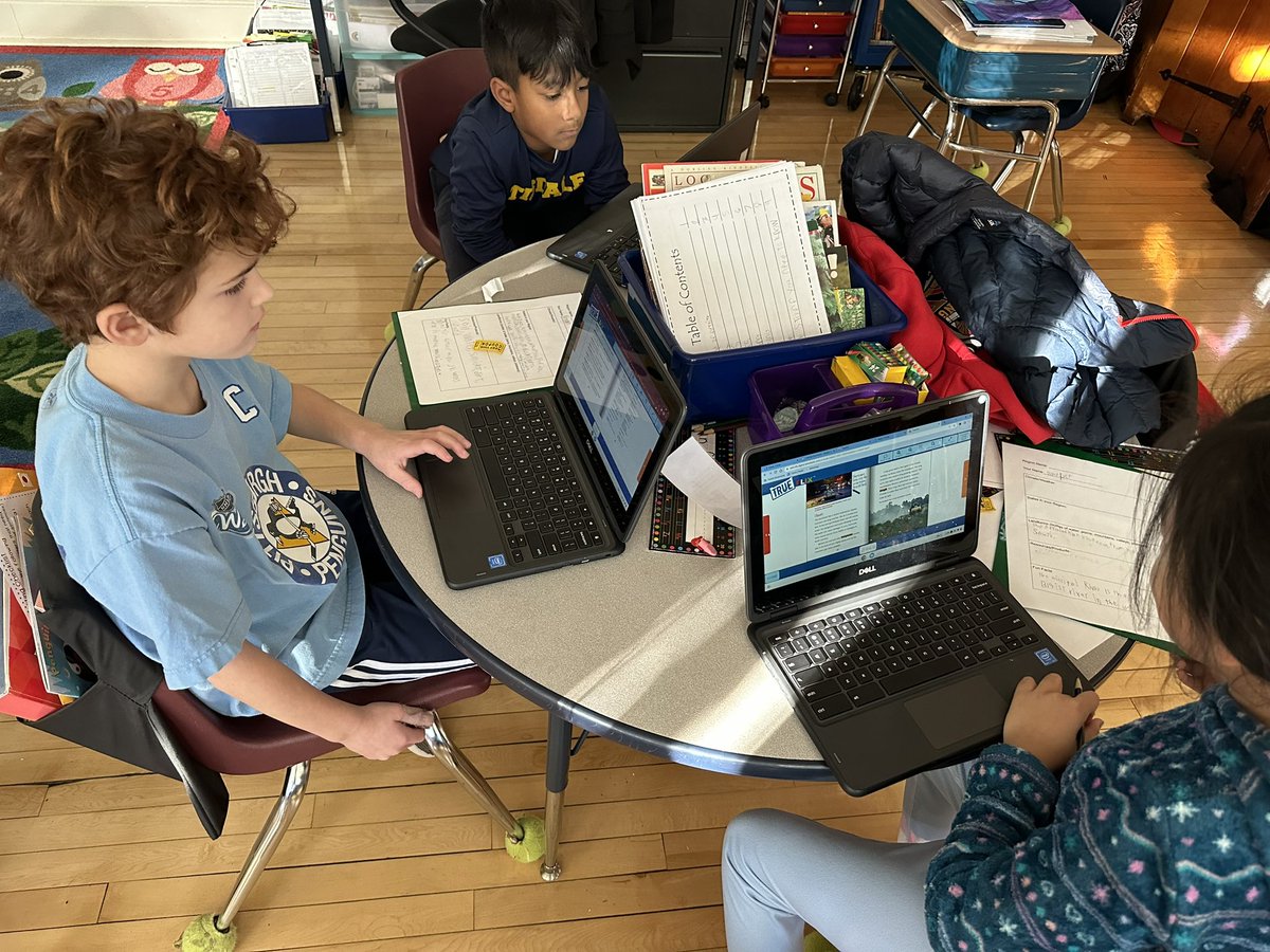 MrsBernalGrade2's tweet photo. Ss are researching the US Regions! Each group member is responsible for taking notes on a certain topic: states, climate, landforms, resources. Ss are collaborating to find important information to include in the nonfiction books they will write about their region. #WeAreTisale https://t.co/BxGgIJu2h9