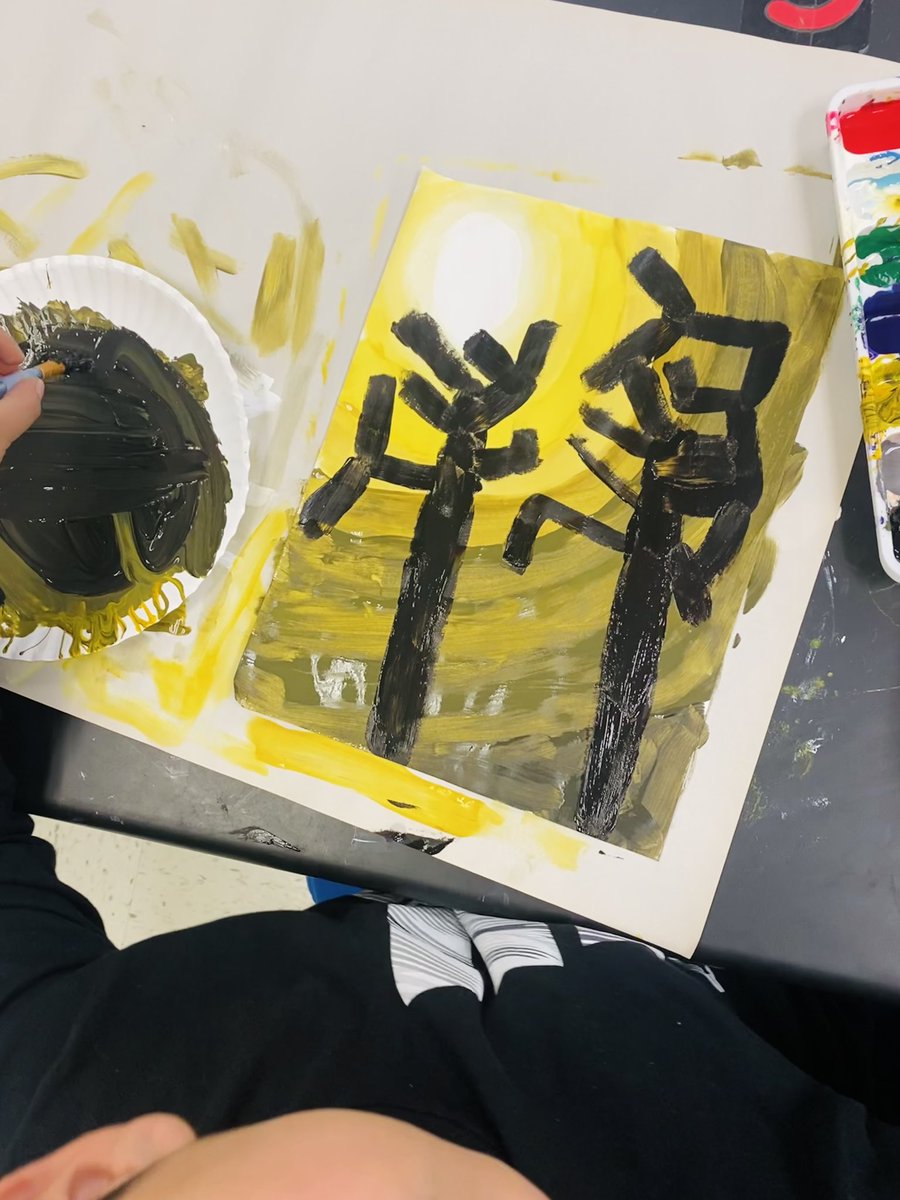 Rosaliasalazarr's tweet image. Fifth grade worked on #colorgradients. They reviewed how to make #tints and #shades. #colortransitions create such beautiful effects.
We added a little tree at the end, of course 😂🌳💚