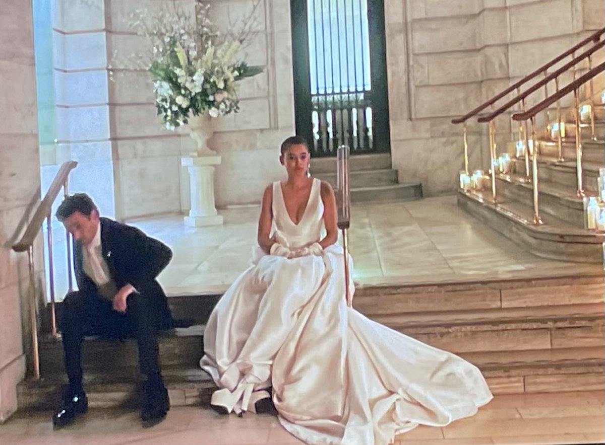 sarge_90's tweet photo. Couple of QQs: why is she wearing one earring? She chose the left ear. Is “left is right and right is wrong” still a thing? Was it ever a thing? Her dress. Did she spread it out like that? Also the shoe. There’s no foot in it!!! https://t.co/zZhhf5K8qq