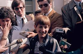 MemoriaArcoiris's tweet photo. A su muerte, el congreso de EUA promulgó el acta #RyanWhite CARE, un programa federal de subvención y asistencia a personas y familias afectadas por el #VIH de escasos recursos, sin seguro o sin suficiente cobertura. Ha sido renovada en 4 ocasiones.
#FinDeHilo #MemoriaDelArcoiris https://t.co/YDLZQCJQ5f