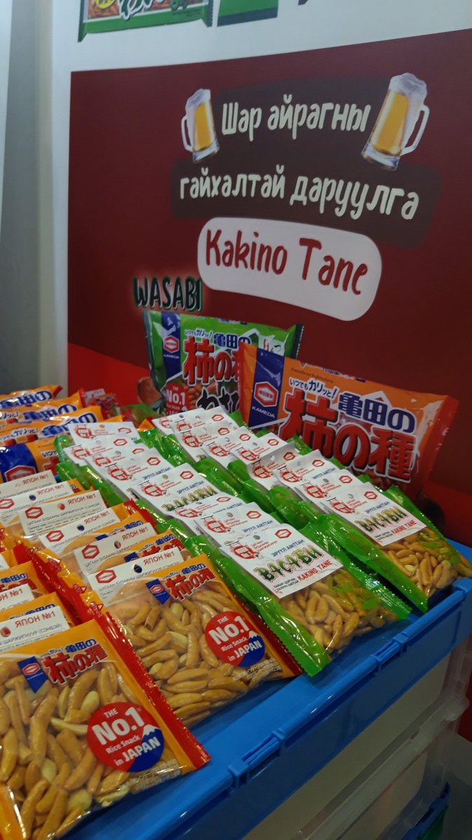 Заа, түгжрээнд ч Какинотой явж байгаа хүн уйдахгүйдээ. Бас өлсөхгүй гэжугаа #KakinoTane #KamedaSenbei