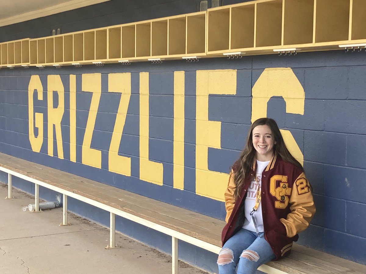 I had an awesome day getting to see what it’s like to be a Grizzly! Huge thank you to @CoachAngieBain and <a href="/coach_marita/">Marita Van Dyke</a> for showing me all of the amazing facilities! <a href="/FusionMarx/">Fusion 18U Premier - Marx</a>