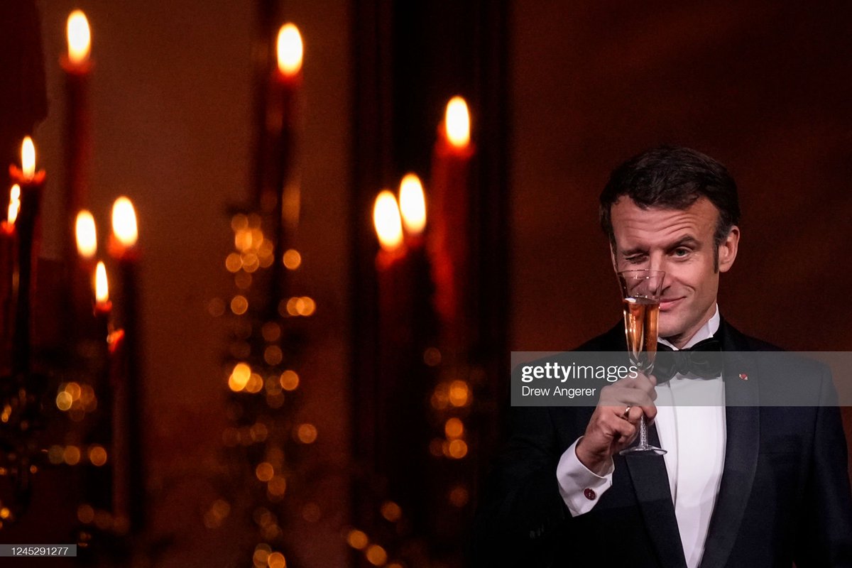 U.S. President #JoeBiden and French President #EmmanuelMacron speak to guests and make a toast during the #statedinner on December 1st at the White House. 📸: @drewangerer