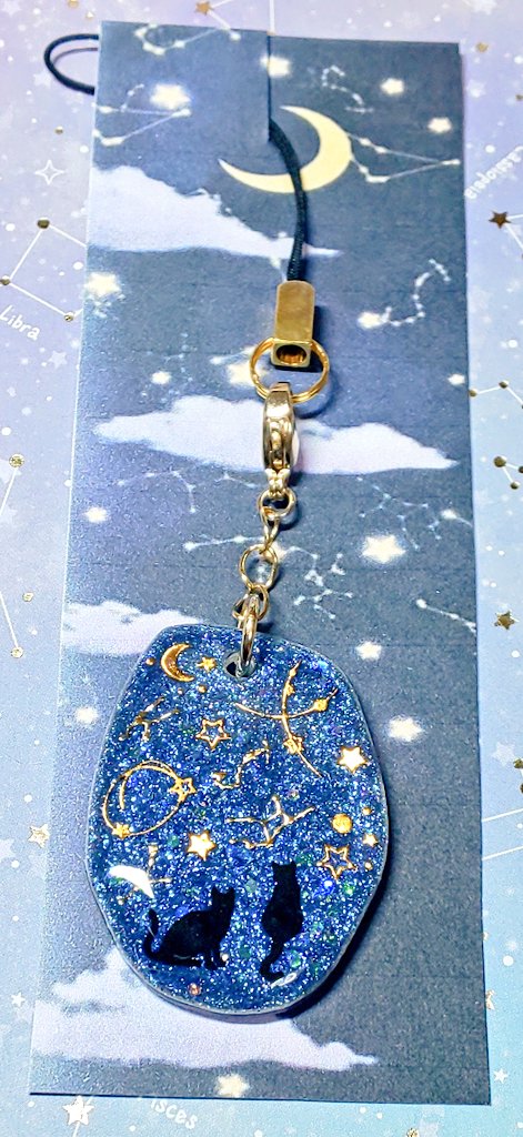 Hotaru24379409's tweet photo. ちなこさん(@chinaco_make)とのコラボ記念品です(❁´꒳`❁)

無事すべての作品がお届け出来たので記念品のお披露目！

ちなこさんの可愛いイラストにレジンコーティングをしてストラップに✧スタンプは販売とは少し違う種類を合わせました。

素敵なコラボをありがとう(❁´꒳`❁) https://t.co/OzbeMuhi60