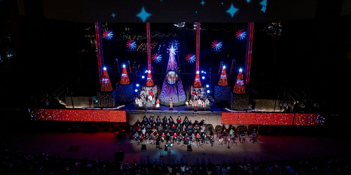 ConnectPCC's tweet image. The trees are lit and halls are decked—it's officially Christmastime at PCC! 🎄✨🎁