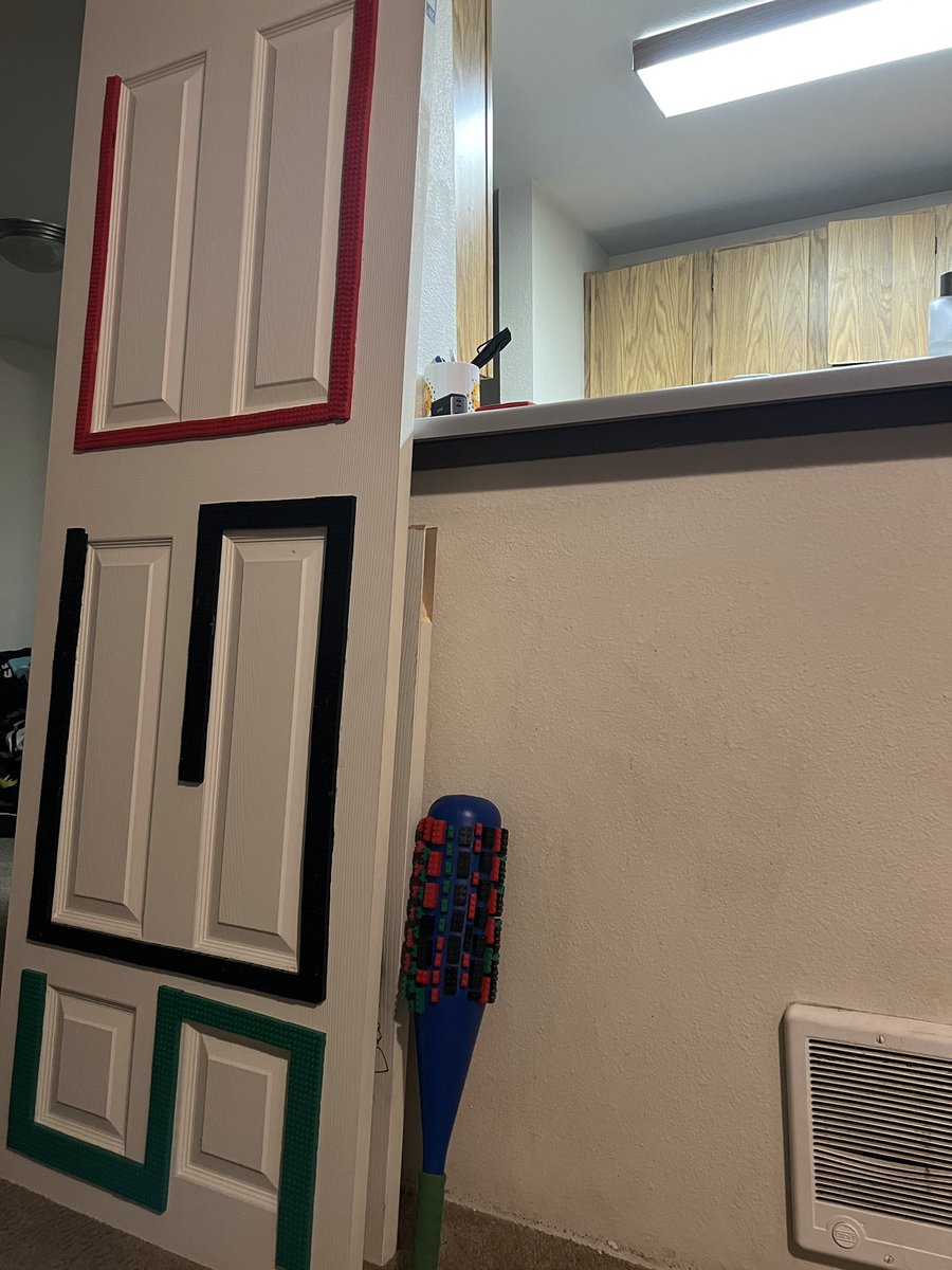 JoeyJohnela's tweet photo. By the numbers 

-Over 1200 legos hot glued to the door
-Over 100 legos hot glued to the bat 
-total time to complete close to 6 hours  

#DEFYFightwave https://t.co/qBdo0M8G1n