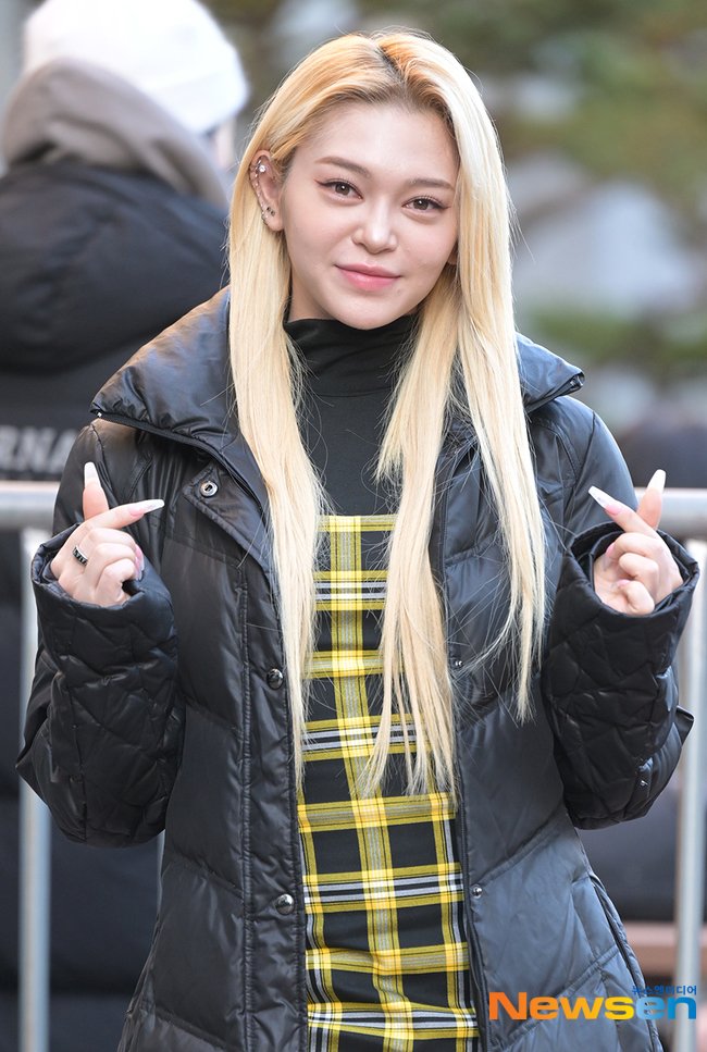 KimSeriUpdates's tweet photo. 📢 #AleXaUpdate @AleXa_ZB 

AleXa Press Arriving @ KBS Music Bank  Rehearsal 

#AleXa #알렉사 #kpop #BackInVogue #GirlsGoneVogue https://t.co/jH2Q4RJVcr