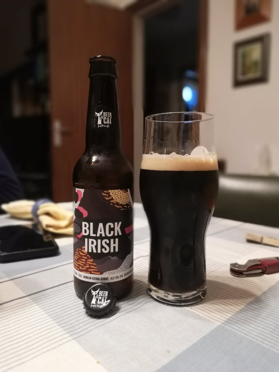 milbeerista's tweet photo. Beer Cat Black Irish. De Vilafranca del Penedès. Dublin extra stout. Aigua, malta, blat, llúpol i llevat. 6%. Molt correcta, clàssica. Ben negra i opaca. Gust torrefacte, cafè. Lleugerament astringent, seca.

#stout #extraStout #beerlife #drinklocal #beerblogger #beernation #beer https://t.co/5HRs8PLoE4
