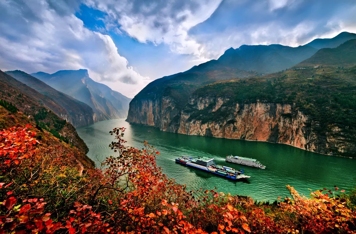 iChongqing_CIMC's tweet photo. In #Chongqing, the traditional Three Gorges tours are mostly road trips or boat tours, and the fatigue of boats and cars makes many tourists stay away. This year, the #Zhengzhou-Chongqing high-speed railway opened, providing a new option for #ThreeGorges tourism.
#RailwayPower https://t.co/ildqCrped9