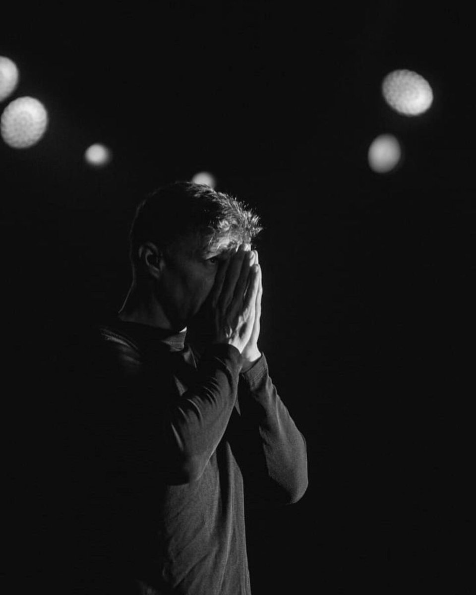 ricky_martin's tweet photo. Sintiendo los 58 músicos en mi escenario. Que afortunado. #sinfónico #symphonic #ensayos 
.
📷: @Leandrovco https://t.co/GgeOlnk91M