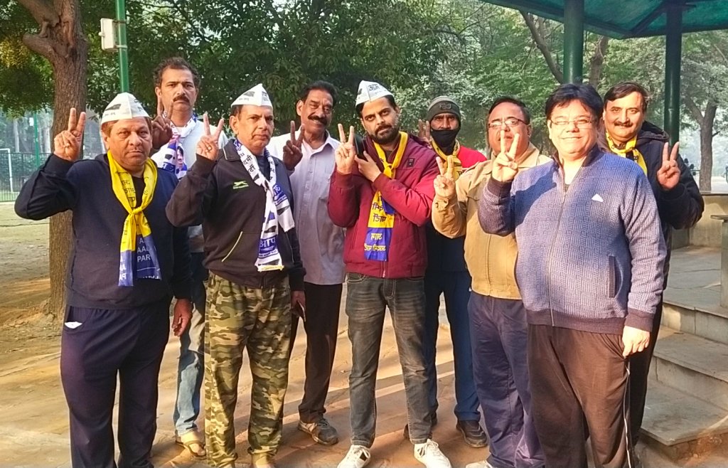 isunnykhera's tweet photo. आज सुबह पार्क में सुबह की सैर करते हुए जनसंपर्क किया जिसमें बड़े-बुजुर्गो व माता बहनों सबसे आशीर्वाद व समर्थन प्राप्त किया!
#MCDMeBhiKejriwal #MCDElection2022 #MCDMeBhiAAP #SunnyKhera #MlaRaghuvinderShokeen #Ward48 #iSunnyKhera #ShavetaSunnyKhera
@arvindkejriwal @aapdelhi https://t.co/wB2rxJXdBQ