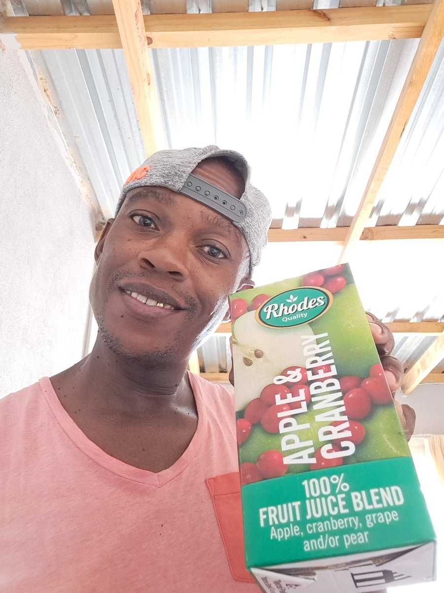 TshepoM61158154's tweet photo. My indulge with Rhodes Quality 100% Juice for Summer thirsty π
#ECRRhodesQualitySummer
#GoWithGoodness
@ecr9495 https://t.co/MuzBGCWs53