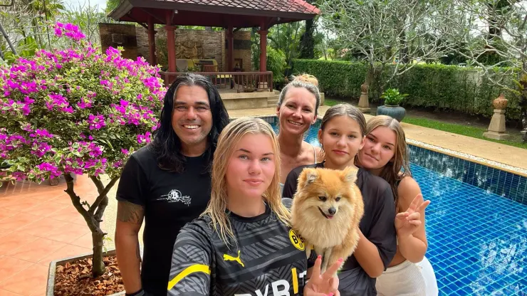 #BTC
The BTC Family has relocated to Phuket, and they are in the process of moving $1 million in crypto to decentralized exchanges.
Currently, the family keeps 73% of its crypto tokens in cold storage.
Decentralized exchanges (DEXs) allow users to retain custody of their coins.