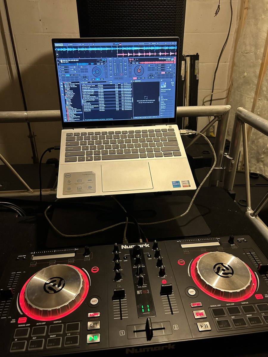 avsoundlights's tweet photo. Finally time to retire the Toshiba and next up to the plate is a new Dell with Virtual DJ Pro installed. Putting it through the paces. Will go live this Saturday for a youth dance at Tyrone Armory 🔊🔊 https://t.co/nX9onP1e1M