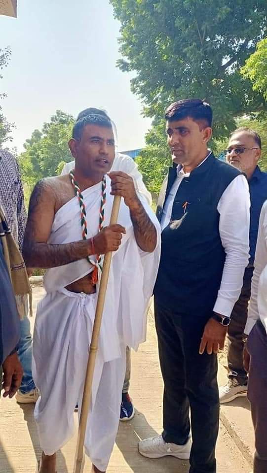 ऐसा लडाका मैंने मेरे जीवन काल नहीं देखा
19 दिन आमरण अनशन पर 
पटवार संघ प्रदेशाध्यक्ष राजस्थान राजेन्द्र जी निम्मीवाल को मेरा पटवार सलाम