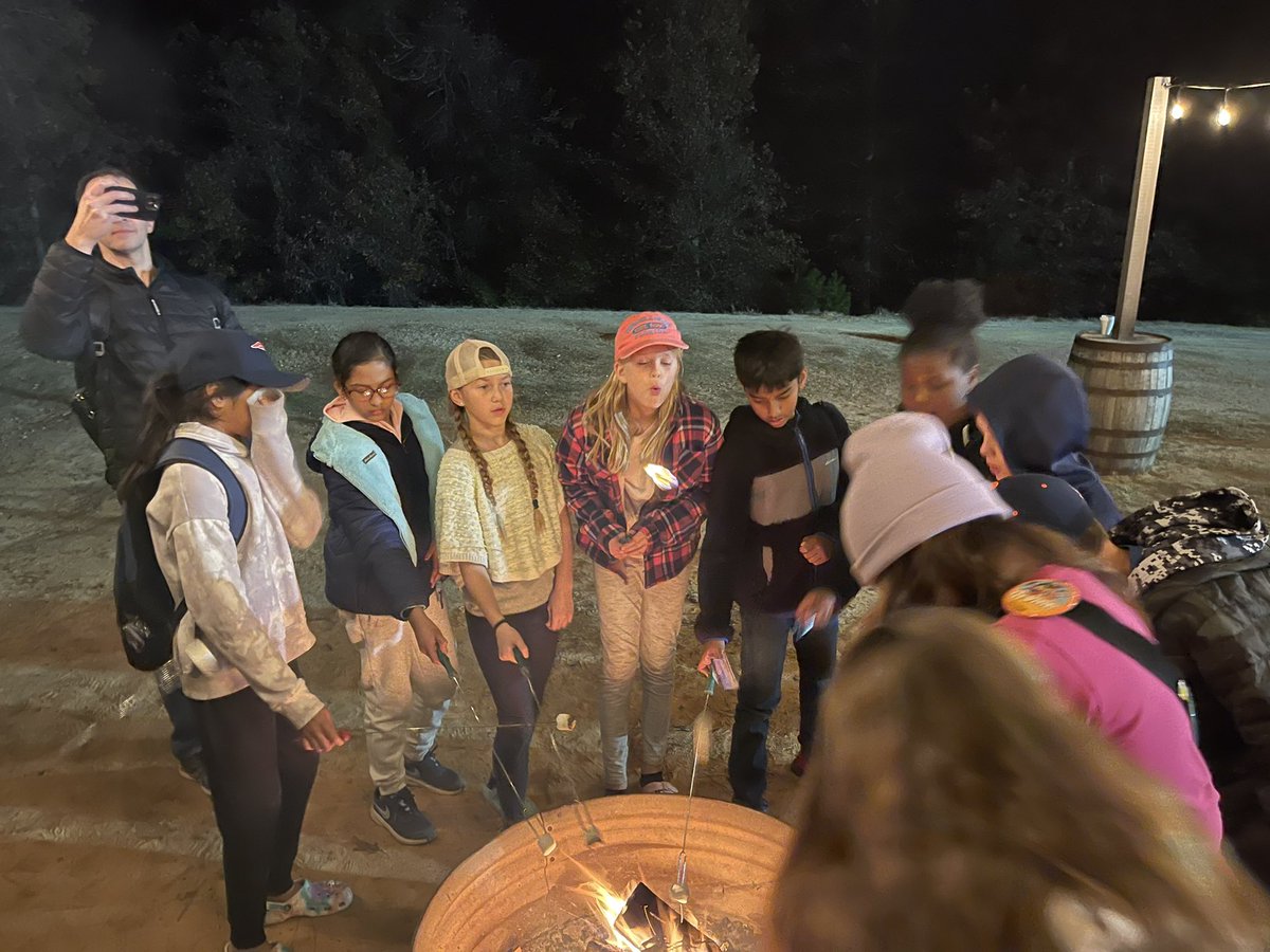 MsPlassman's tweet photo. S’mores &amp; campfire fun!! @5thgradecamp22 https://t.co/2DPDh8IdOo