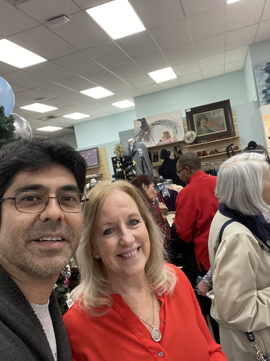 .<a href="/AmericanCancer/">American Cancer Society</a> staff and Area Board at the grand opening of the Burbank Discovery Shop, funds from the shop goes towards patient services locally.