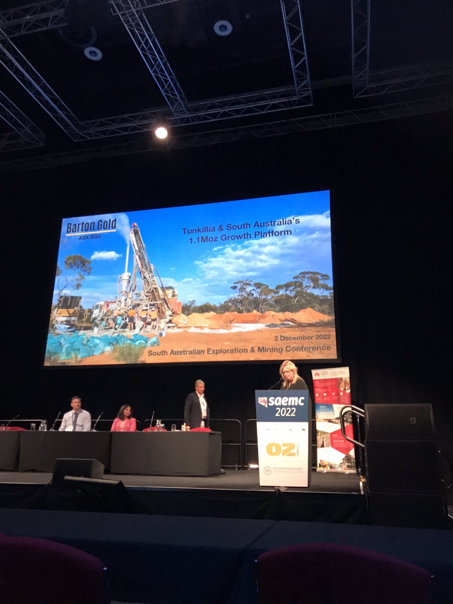 anna_chica's tweet photo. Barton Gold’s Marc Twining showing how they’ve updated gold resources and continued development of prospects in the Gawler - some quite historical and regolith-centric, like calcrete studies. Great to see! @_SAEMC #SAEMC22 https://t.co/bL8sUTgcrv