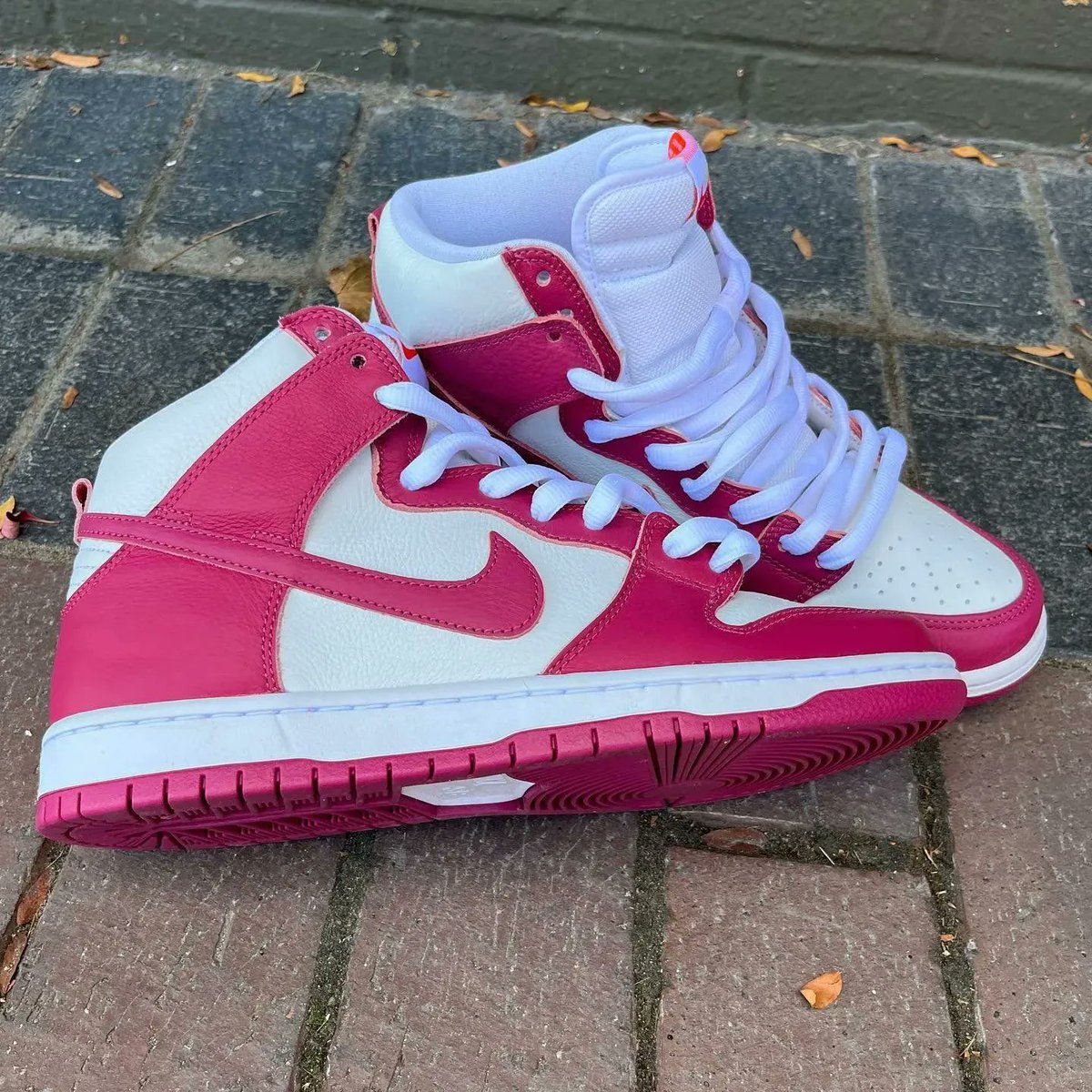 Dropped via Nike US
Nike SB Dunk High Pro 'Sweet Beet'
=> bit.ly/3UYx3UZ