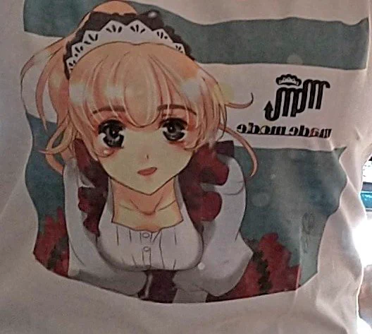 急に寒くなって重ね着に着るものがなくて、とっさに着たメイドモードTシャツ。 