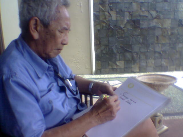 Innalillahi wa inna ilaihi rojiun, telah berpulang ke Rahmatullah di RSAL Surabaya bapak kami tercinta, Koesdjono, hari Jumat 2 Des 2022 pukul 08. 50 WIB. RIP Djon Koeswoyo (bassist pertama grup musik Koes Bersaudara)